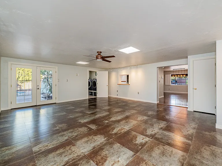 2827 E La Cienega Pl — Photo 15