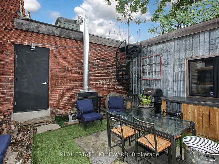 1233 Dundas St E — Photo 28