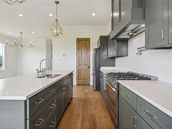4th image of 524 Atlantic Ave