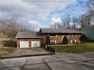 21 Oak Dr, Parkersburg, WV 26104