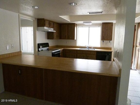 2nd image of 862 N 85th St