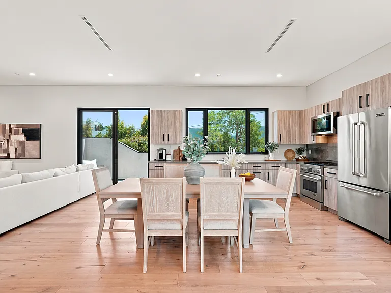 425 N Alfred St — Photo 6