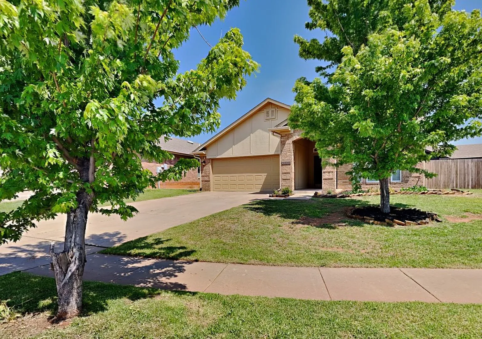 3 Bedroom 2 Bath 2 Car Garage in Deer Creek Schools — Photo 2