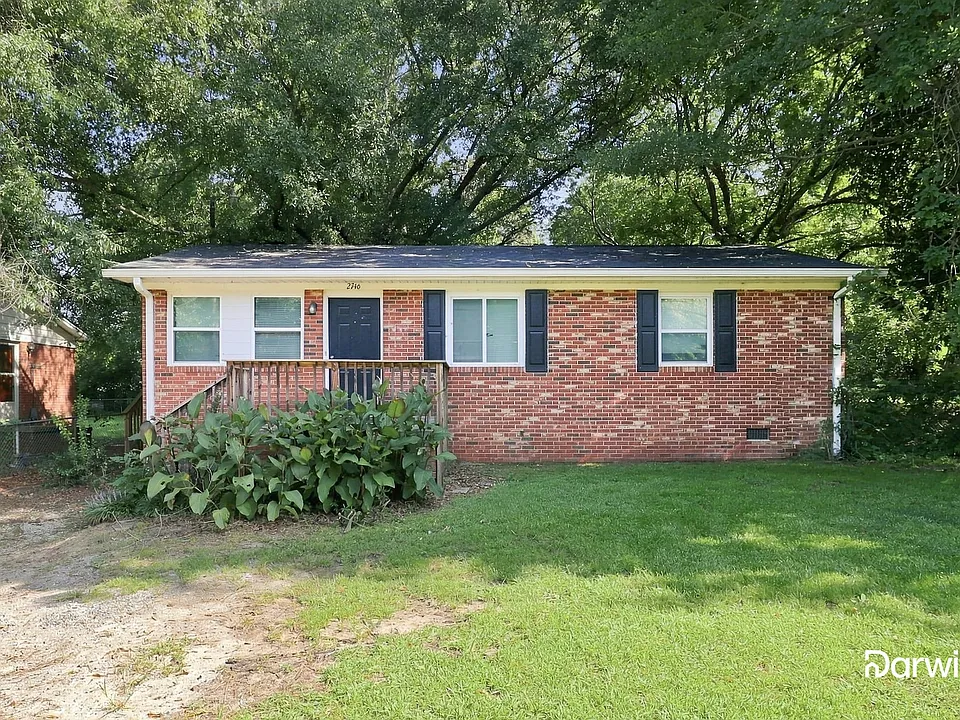 2746 Mary Ave
