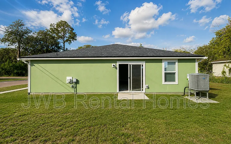 8905 1st Ave — Photo 12
