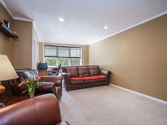 3rd image of 98 Dehaven Dr APT 2L