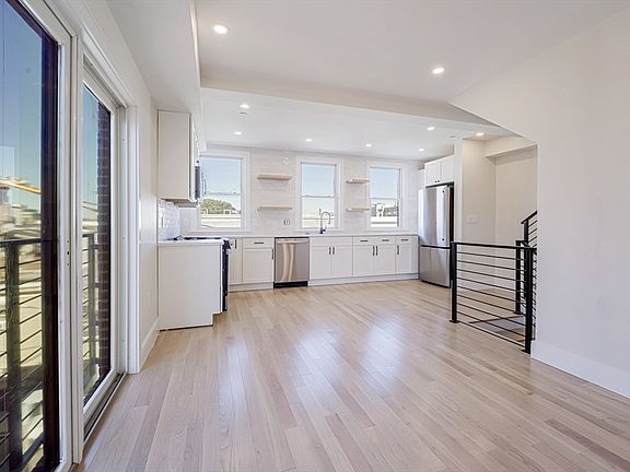 4th image of 59 Gove St #4
