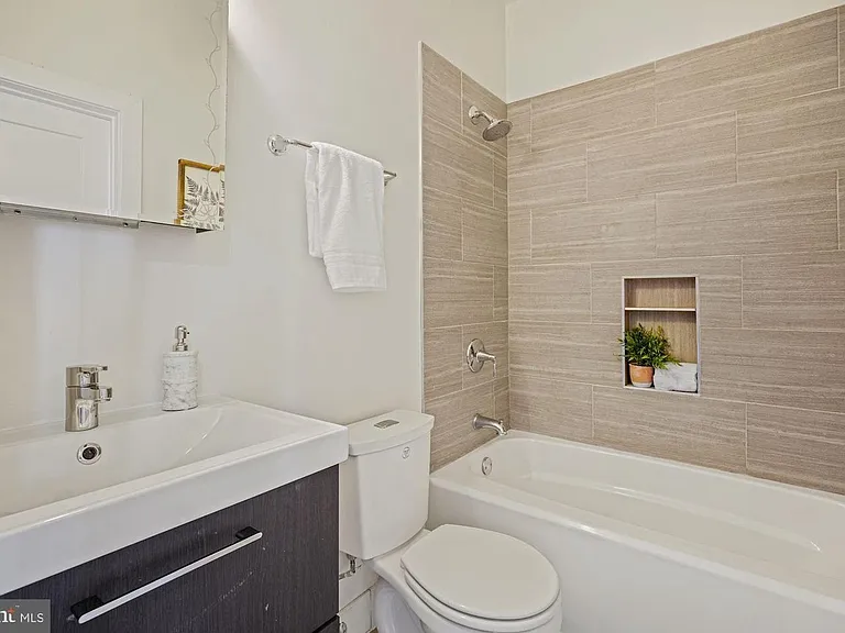 1143 Summit St NE #2 — Photo 18