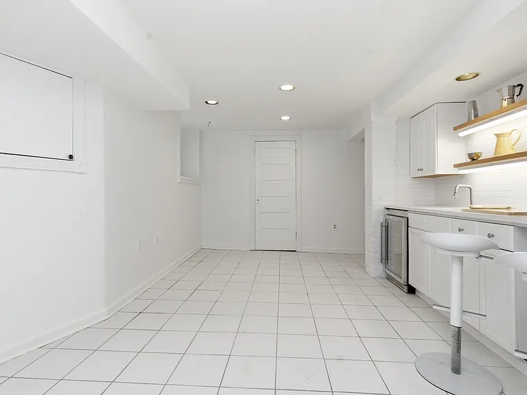 82 Quinby Ave — Photo 10