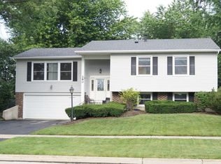 280 Old Mill Grove Rd, Lake Zurich, IL 60047