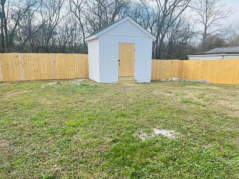 525 Fletcher St — Photo 2