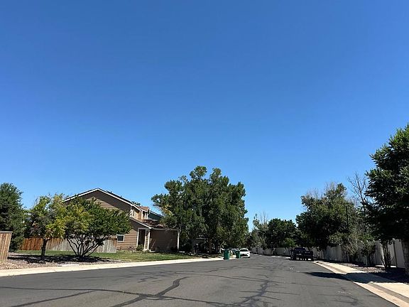 5th image of 833 Mockingbird St
