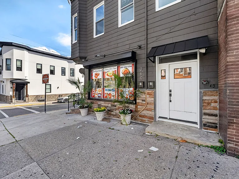 260 Walker St #A — Photo 2