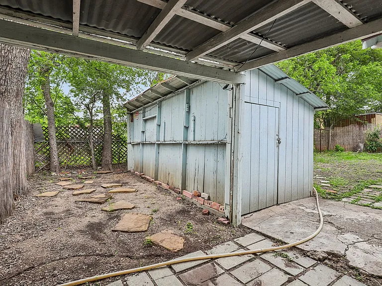 2310 N Sabinas St — Photo 23