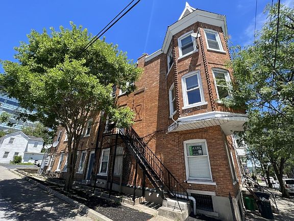3rd image of 831 W Walnut St APT 1