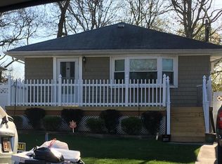 157 Woodycrest Dr, Farmingville, NY