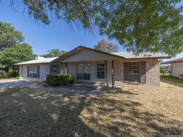 5007 Round Table, Windcrest, TX 78218