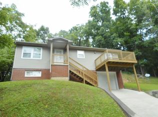 1542 Locust Ln, Huntington, WV 25704