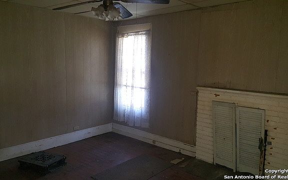 4th image of 105 Fairbanks Ave