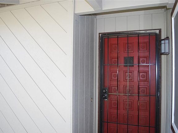 3rd image of 915 Princeton Pl