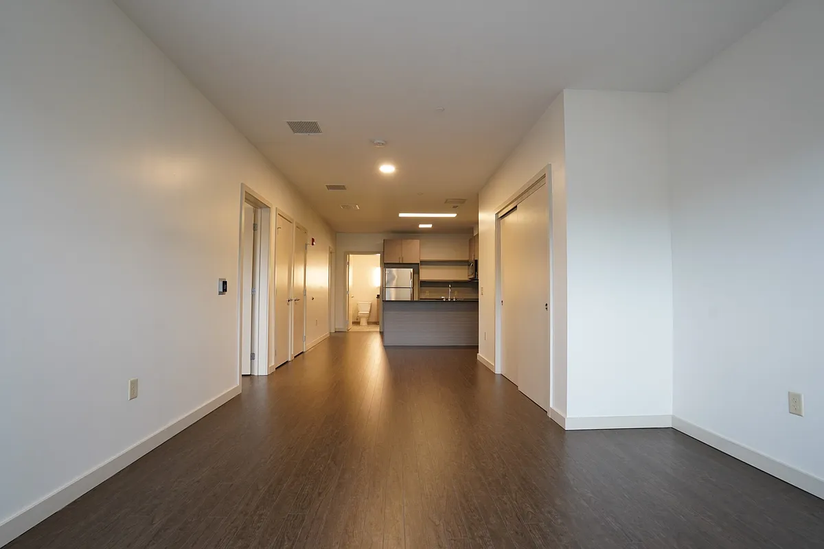 Building Photo - 400 Langley Rd #201