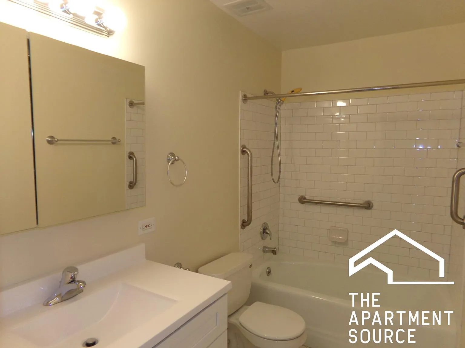 1923 Willow Road #4 — Photo 2