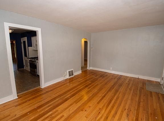 5th image of 134 Homan Ave