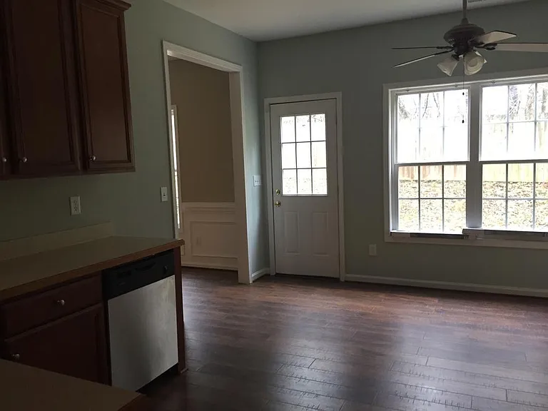 3935 Blairwood St — Photo 8