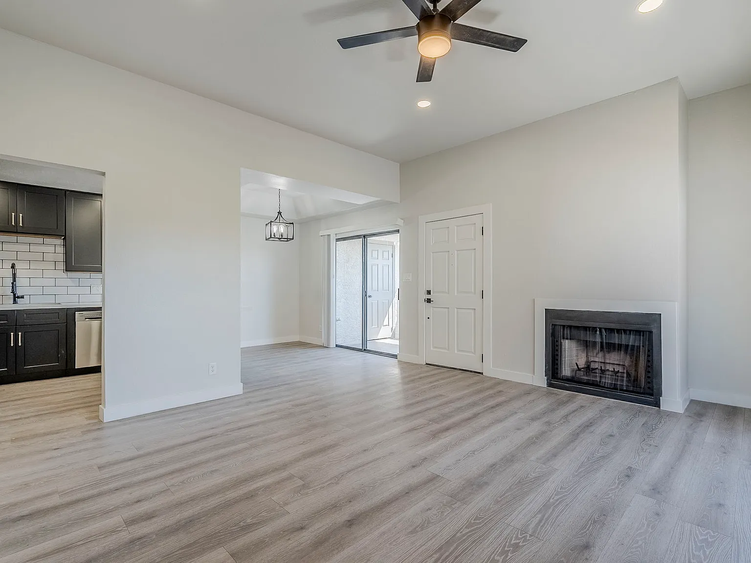 2959 N 68th Pl — Photo 2