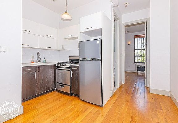 2nd image of 231 Jefferson St #2S