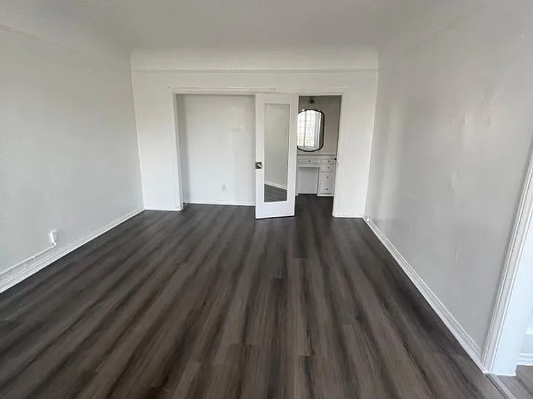 138 S Berendo St — Photo 12