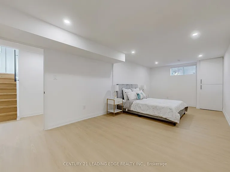 2240 Springfield Ct — Photo 36