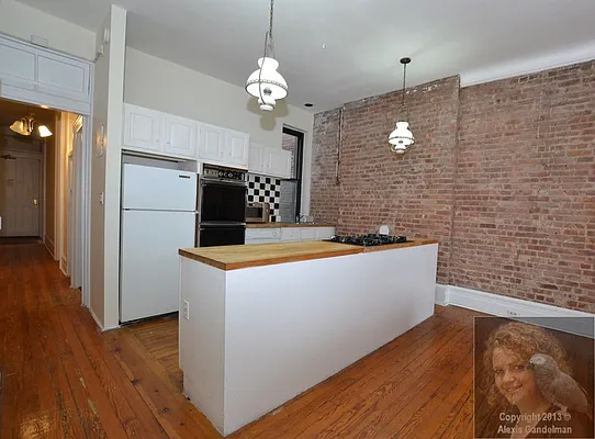 Sold by New York Residence | media 19