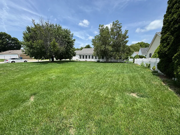 326 Brown Ct — Photo 3