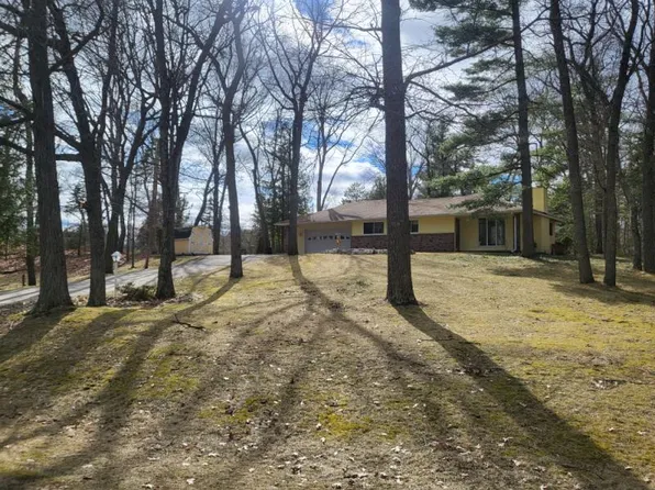 7011 Lakewood Dr, Oscoda, MI 48750