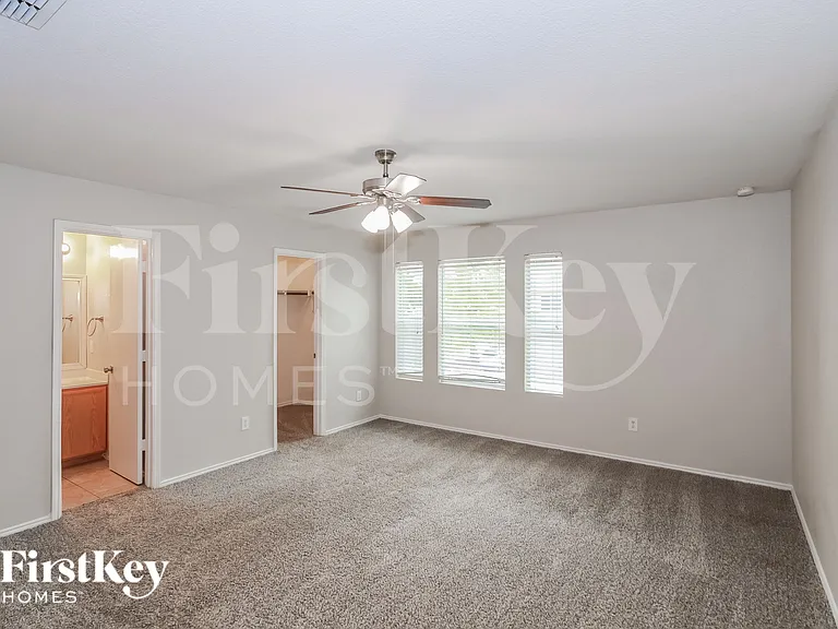4545 Waterford Dr — Photo 8