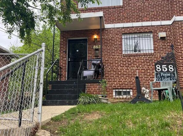 858 Neptune Ave, Oxon Hill, MD 20745