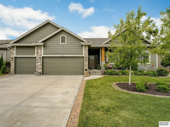 4714 N 181st St, Elkhorn, NE 68022