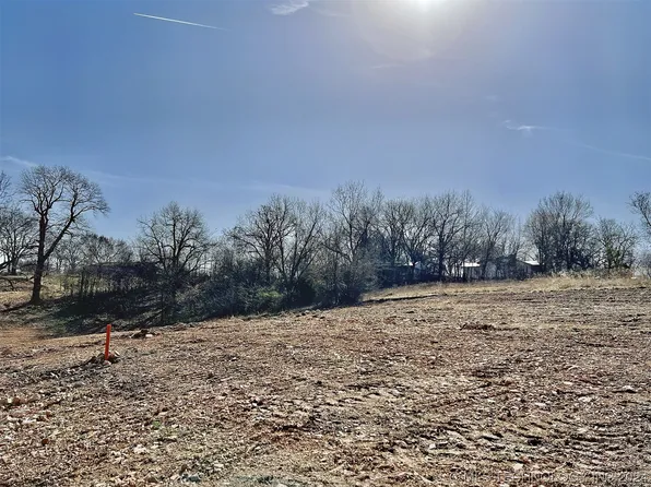 824 E Harlan Dr, Tahlequah, OK 74464