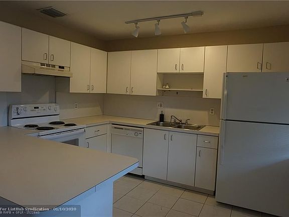 3rd image of 1820 SW 29th St #A