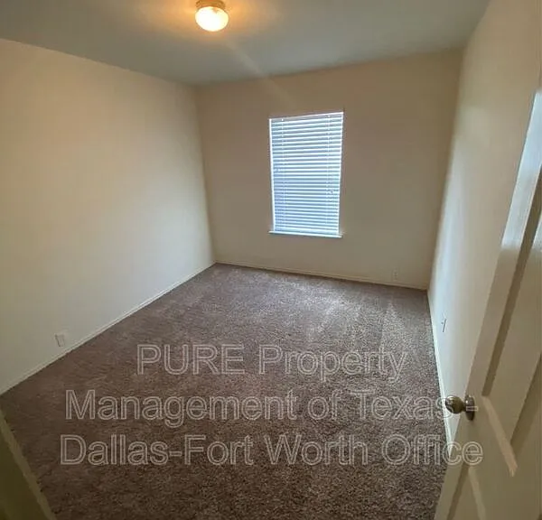 2734 Hyde Park Dr — Photo 9
