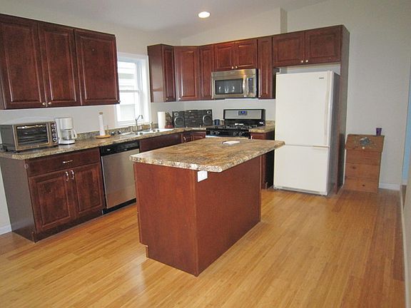 3rd image of 42696 N Woodbine Ave