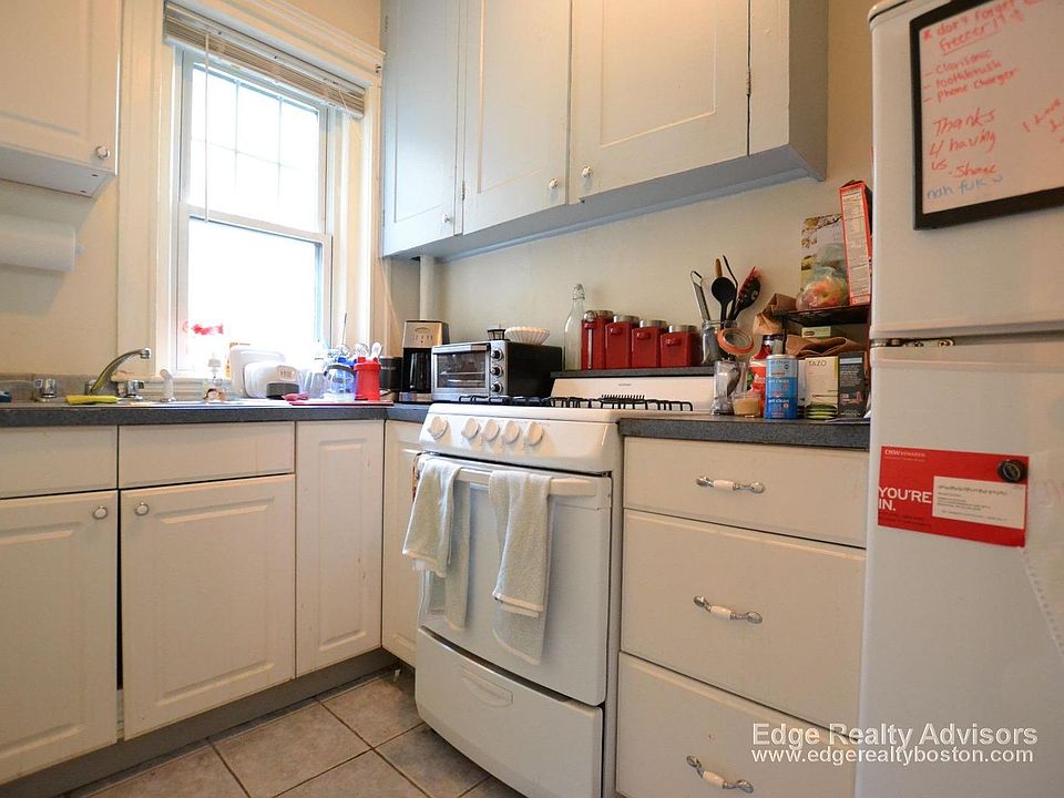 2nd image of 1572 Commonwealth Ave APT 10R