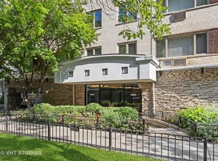 426 W Barry Ave APT 204, Chicago, IL 60657