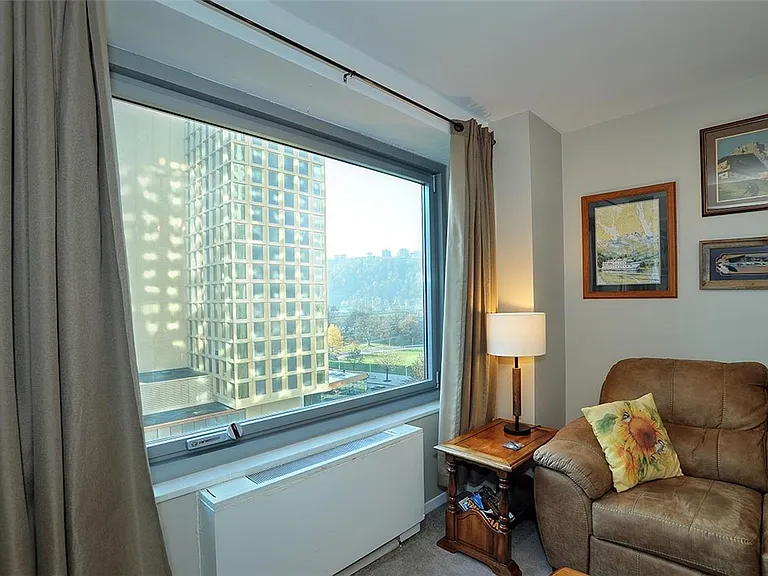 320 Fort Duquesne Blvd #8M — Photo 7