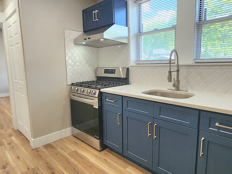 Kitchen. Angle 2.