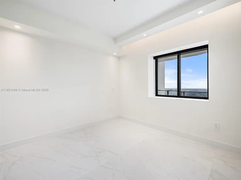 700 NE 24th St #5105 — Photo 10