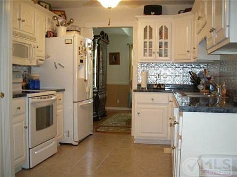 5th image of 206 Arrowood Dr