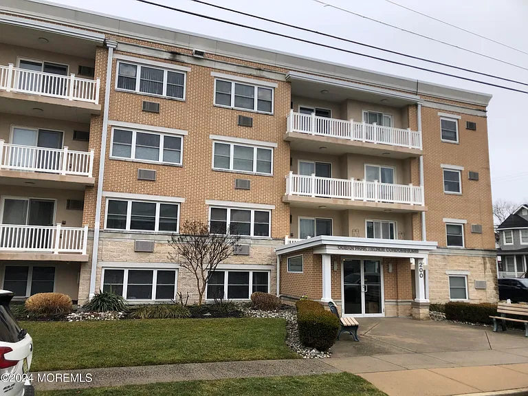 200 Ocean Park Ave #1C — Photo 7