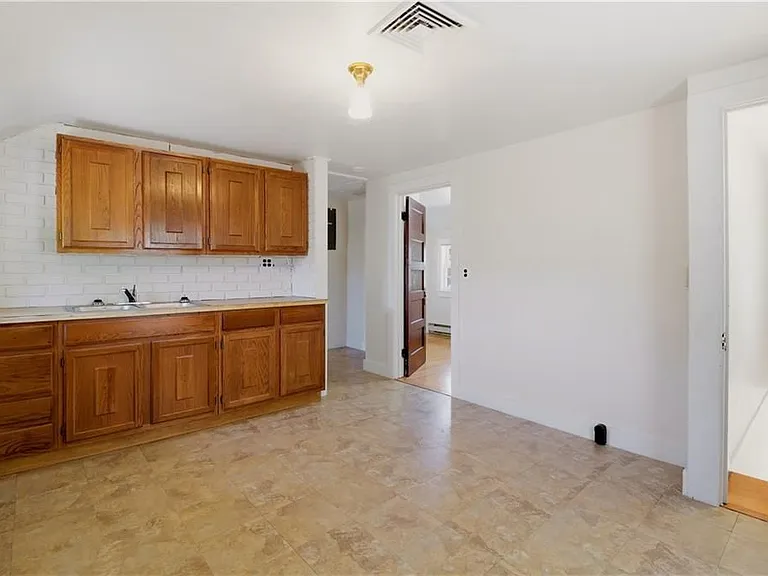 1861 E Main Rd — Photo 19